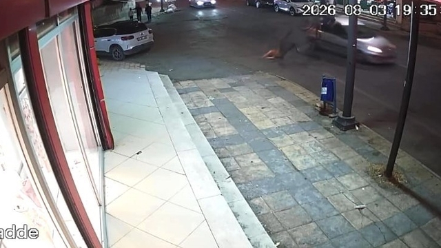 Otomobil ile bisikletin çarpıştığı kaza kamerada