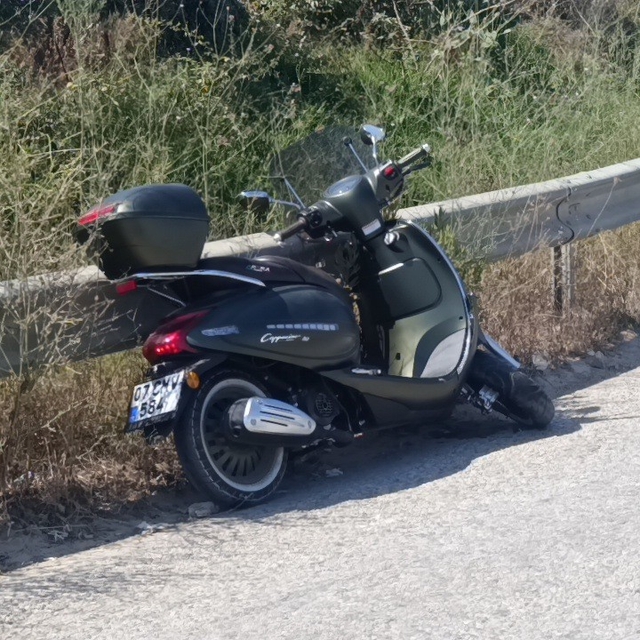 Hafif ticari araç ile motosikletin çarpıştığı kazada 1 kişi yaralandı