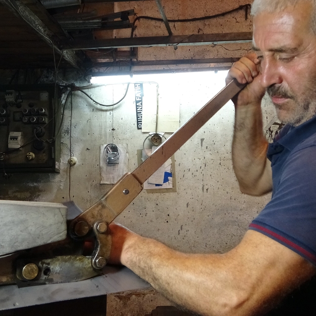 Onlar mesleğin son temsilcileri
Bir zamanlar her evde bulunan kuzine sobala...