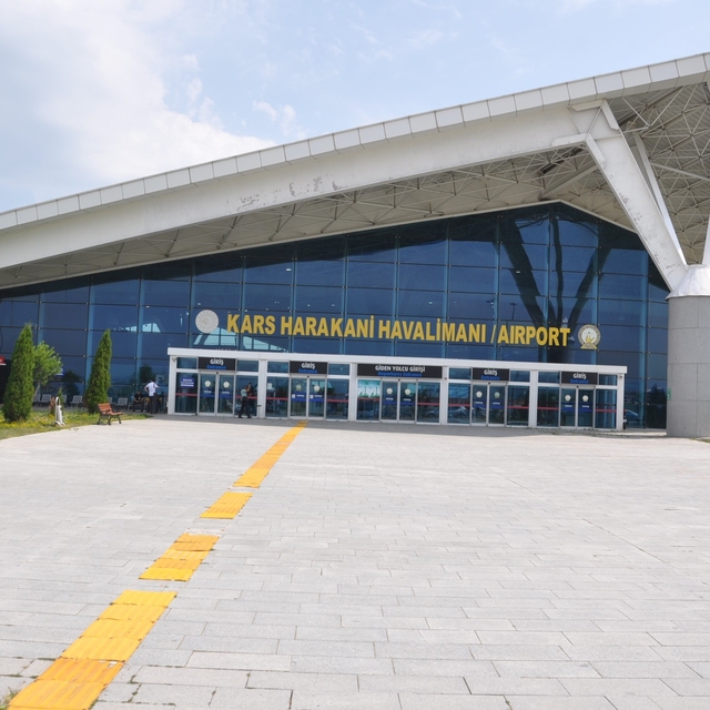 Kars Harakani Havalimanı'nda yolcu trafiği artıyor: İlk 6 Ayda 307 bin 797...