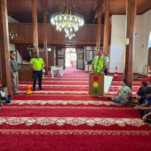 Refahiye'de öğrencilere trafik güvenliği eğitimi verildi