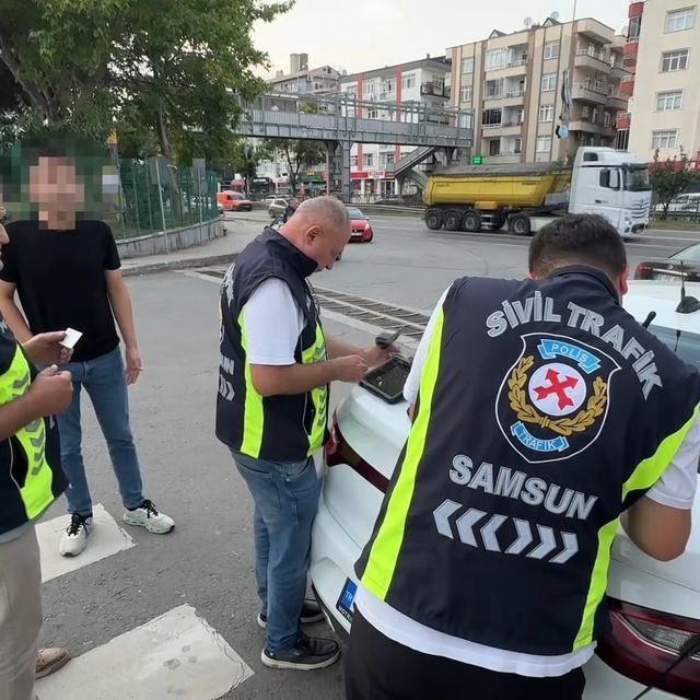 Samsun'da 'korsan taksi' denetimi: 3 sürücüye 300 bin TL ceza