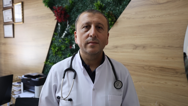 Göğüs Hastalıkları Uzmanı Erden: "Klima önünde serinleyeyim derken hayatı tehdit eden hastalıklarla karşılaşılabilinir"
"Klima önünde serinleyeyim derken hayatı tehdit eden hastalıklarla karşılaşabilirler"
"Klima hastalıklarından korunmak için, yapabileceğimiz en önemli unsurlardan birisi, klimanın düzenli aralıklarla bakımının yapılmasıdır"
"Klimaya maruz kaldığımız zaman birçok sağlık problemleriyle karşı karşıya kalabiliyoruz"