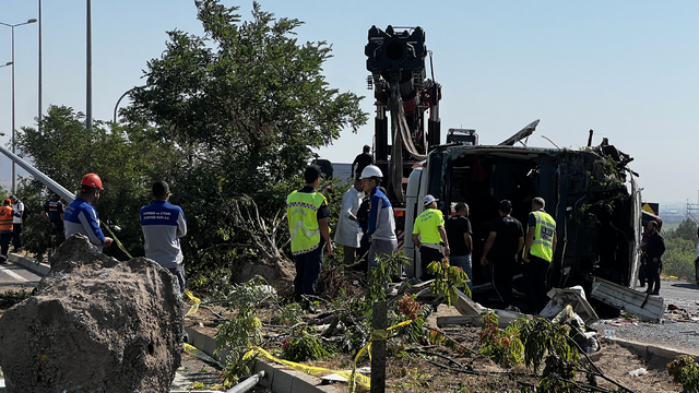 Kayseri'de yolcu otobüsü devrildi; 1 ölü, 23 yaralı