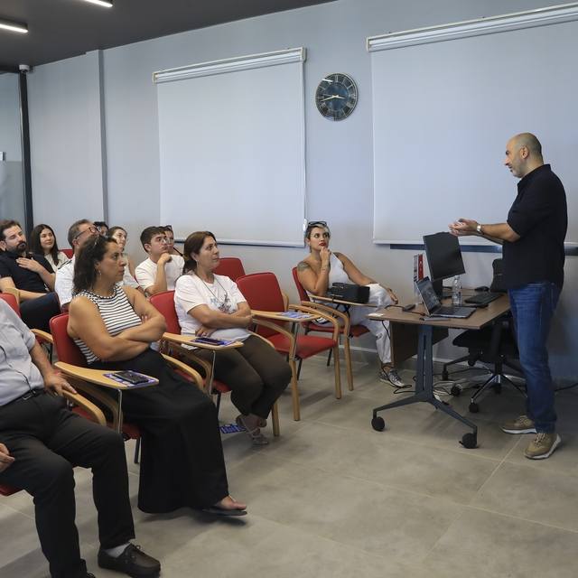 Mersin'de gençler dijital kariyer için LinkedIn eğitimi aldı