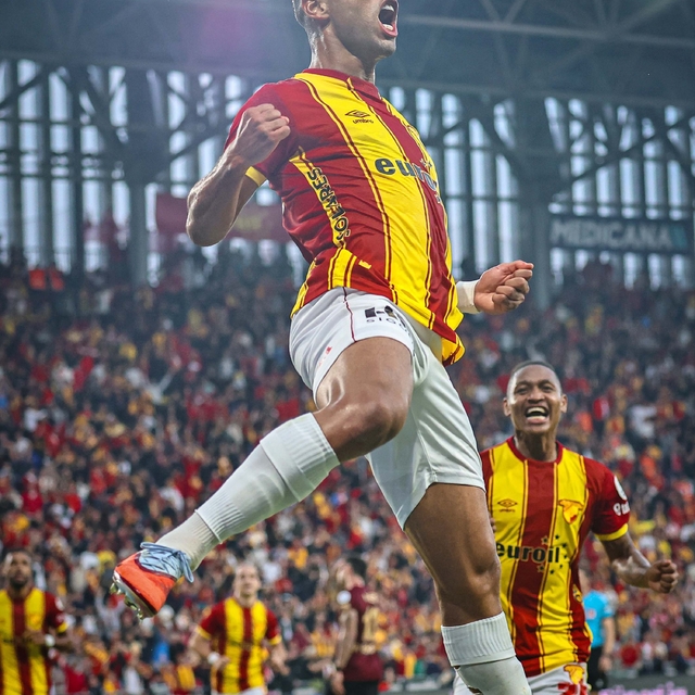Göztepe'de Juan CSKA'nın kapısından döndü