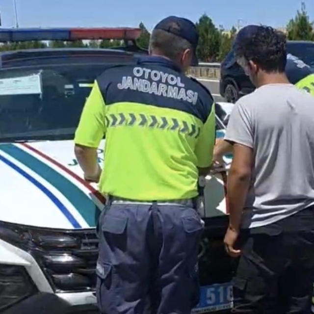 Otoyolda plaka gizleyerek seyreden araca 140 bin TL ceza
Otoyola suyla karı...