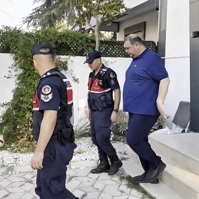 Menderes Belediyesi'ne yönelik operasyonda gözaltı sayısı 15 oldu
Belediye...