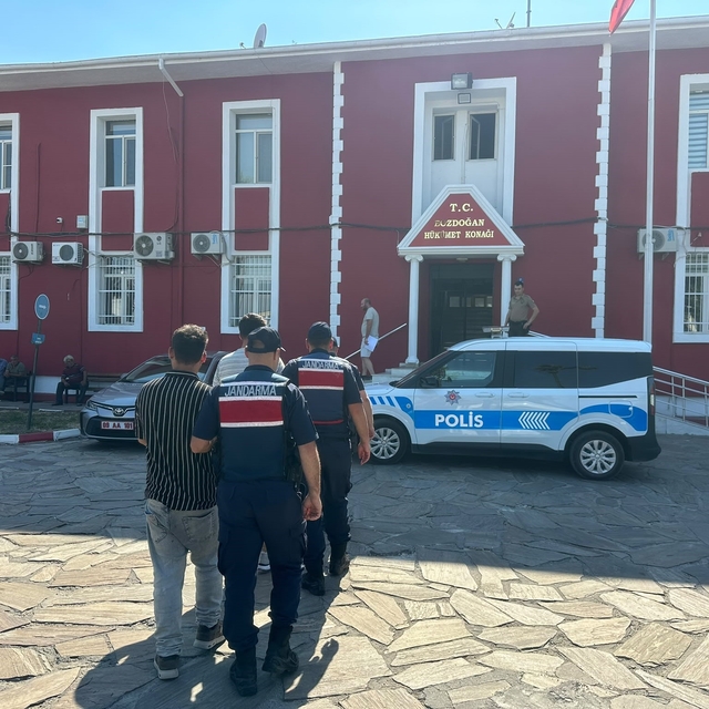 Bozdoğan'daki hırsızlığı kuyumcu kameraları aydınlattı
Çaldıkları ziynetler...