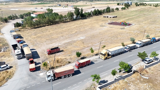 Tomarza'da hububat alımları sürüyor
Çiftçiler ürünlerini randevu sistemiyle teslim ediyor