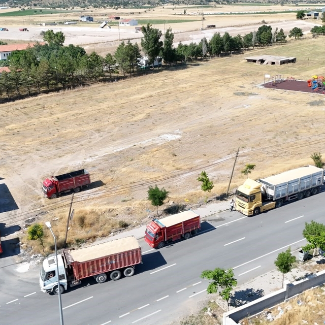Tomarza'da hububat alımları sürüyor
Çiftçiler ürünlerini randevu sistemiyle...