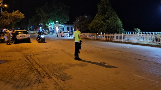 Cide'de otomobil ile motosiklet çarpıştı: 1 yaralı