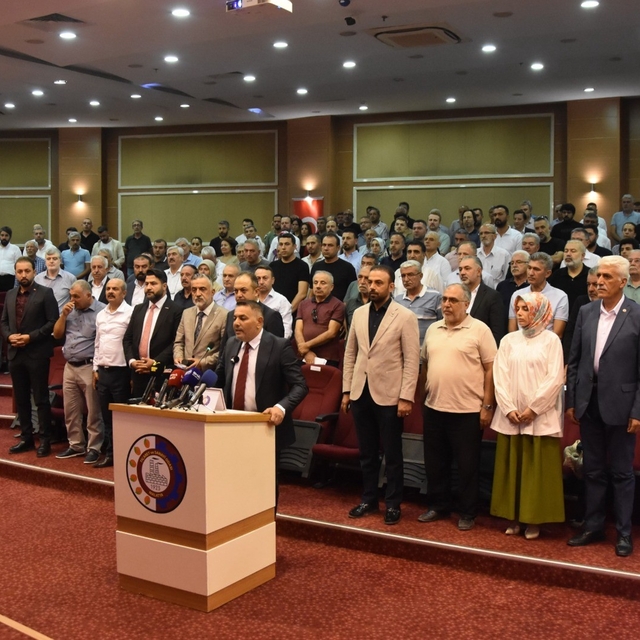 Sadıkoğlu, mücbir sebep mücadelesinde deprem bölgesinin ortak sesi oldu