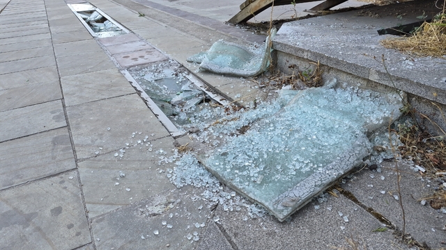Hatboyu Caddesi vandalların hedefi oldu
Kimliğini belirsiz şahıslar çevreye zarar verdiler