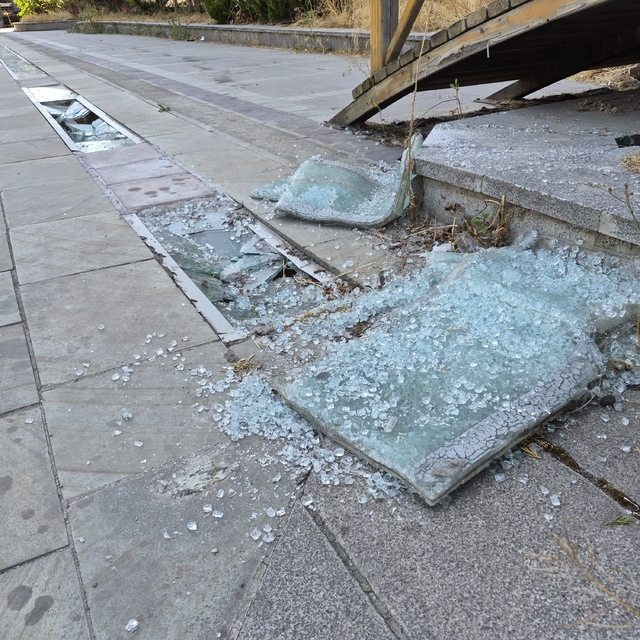 Hatboyu Caddesi vandalların hedefi oldu
Kimliğini belirsiz şahıslar çevreye...