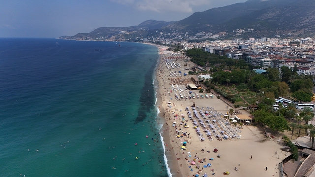 Alanya'da tatilciler deniz ve güneşin tadını çıkardı
33 derecelik sıcakta tatilcilerin adresi Kleopatra Plajı oldu