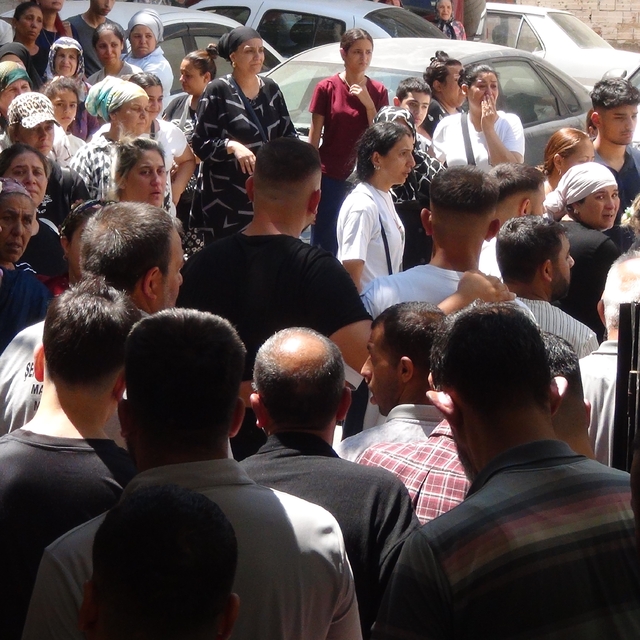 Silahlı saldırıda öldürülen baba ve oğluna hüzünlü veda