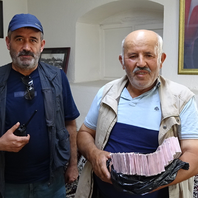İnek almak için biriktirdiği altınlarını dolandırıcılara kaptırmaktan polis...