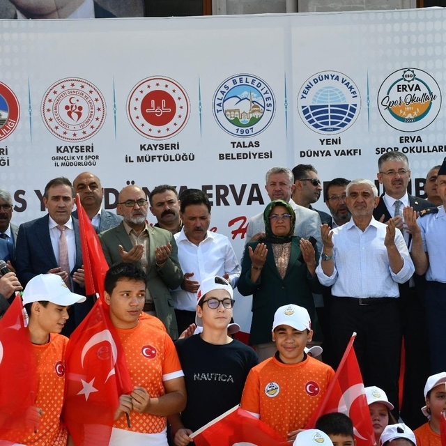 73. ERVA Spor Okulu açıldı
Kayseri Valisi Gökmen Çiçek:
"Gençlerimizin önün...