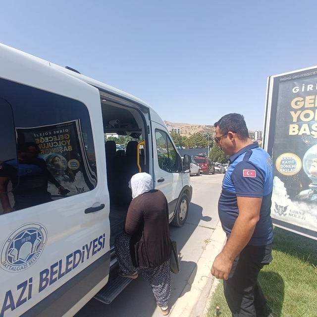 Malatya'da hastane çevresinde dilencilere zabıta operasyonu: 3 kişi yakalan...