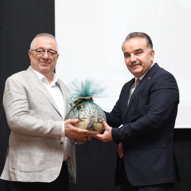 Edremit Kaymakamı Ahmet Odabaş'a vefa gecesi