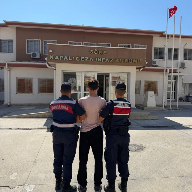 Kuşadası'nda 25 yıl hapis cezasıyla aranan firari yakalandı