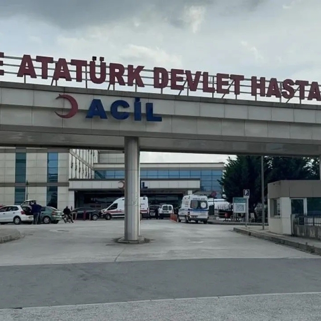 Otomobil kamyona arkadan çarptı: 1 yaralı