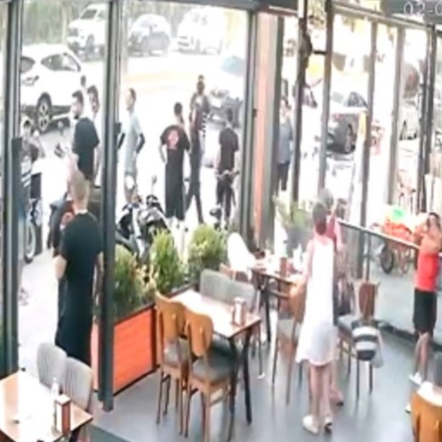 Mersin'de fırın çalışanına otomobil çarptı