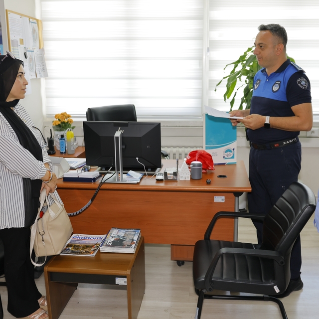 Büyükşehir zabıtasından güven veren duyarlılık: Kayıp cüzdan sahibine eksik...