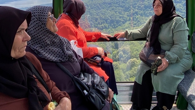 65 yaş üstü bireyler teleferikle Kuzuyayla'yı keşfetti