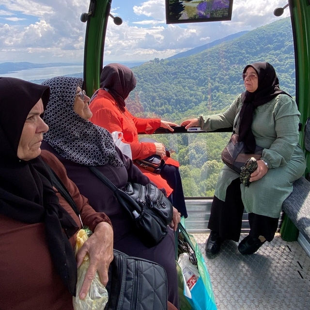 65 yaş üstü bireyler teleferikle Kuzuyayla'yı keşfetti