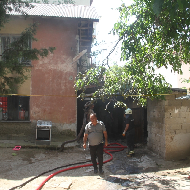 Beyşehir'de peş peşe çıkan iki ayrı yangın paniğe neden oldu