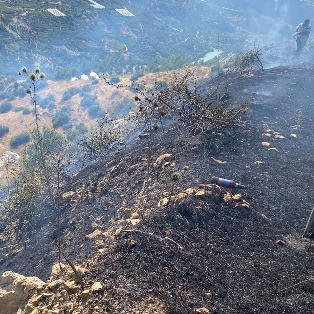 Mersin'de yangın: Ekipler havadan ve karadan müdahaleyle kontrol altına ald...