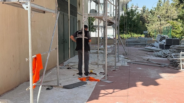 İskeleden düşen işçi öldü