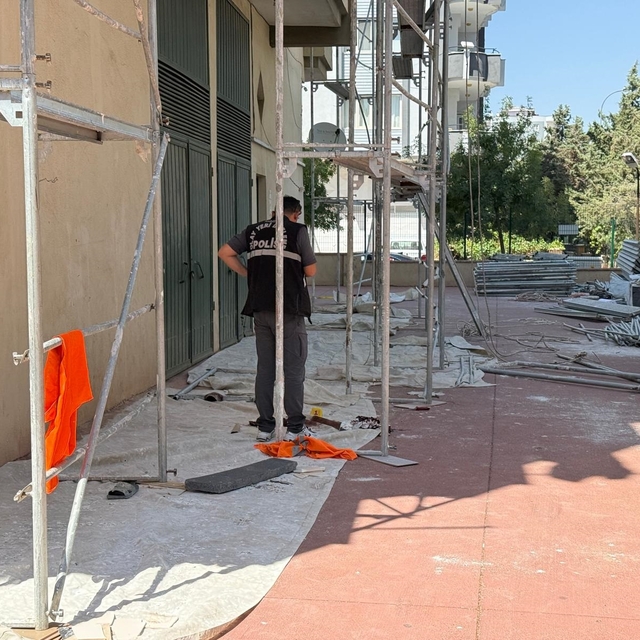 İskeleden düşen işçi öldü