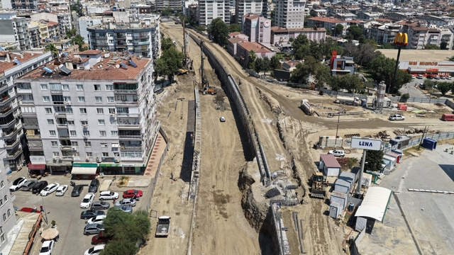 Aydın'da Yeni Dörtyol Köprülü Kavşağı'nda çalışmalar hız kesmiyor