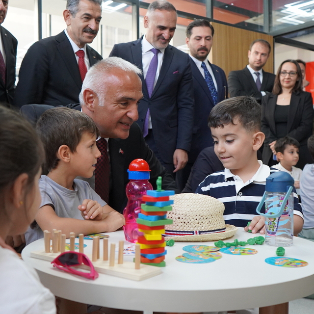 Bakan Ersoy: Kütüphaneleri üretim ve fırsat merkezlerine dönüştürüyoruz