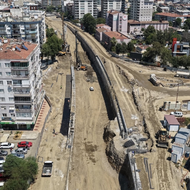 Aydın'da Yeni Dörtyol Köprülü Kavşağı'nda çalışmalar hız kesmiyor