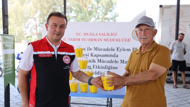 Turunçgil üreticilerine 8 bin Akdeniz Meyve Sineği tuzağı dağıtıldı