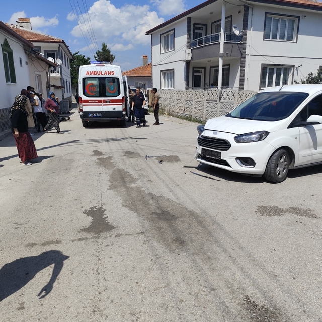 Otomobille çarpışan motosikletin sürücüsü yaralandı