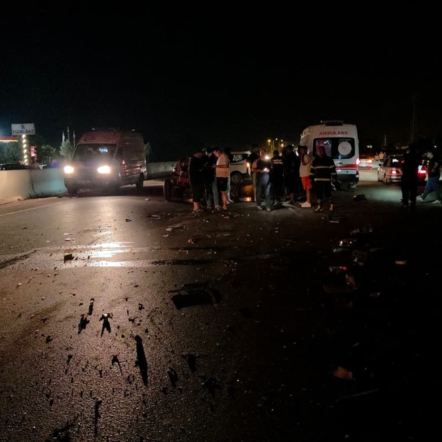 Hatay'da traktör ile otomobil çarpıştı: 3 yaralı