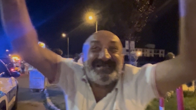 Ehliyetsiz ve alkollü yakalandı, rahat tavırları şaşırttı
Çevirmede alkollü çıkan sürücü: "Bomba gibiyim çok şükür"