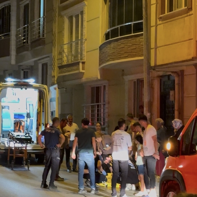 Aniden yola fırlayan çocuğa minibüs çarptı