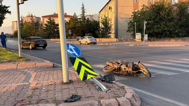 Kayseri'de otomobilin çarptığı motosiklet sürücüsü ağır yaralandı