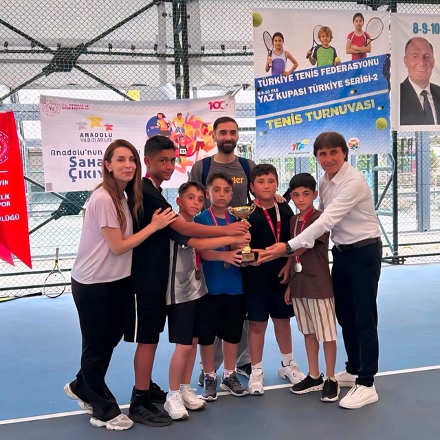 Erzincan Erkek Tenis Takımı ANALİG'de gümüş madalya kazandı