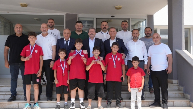 Samsunlu minik güreşçilerden Türkiye dereceleri