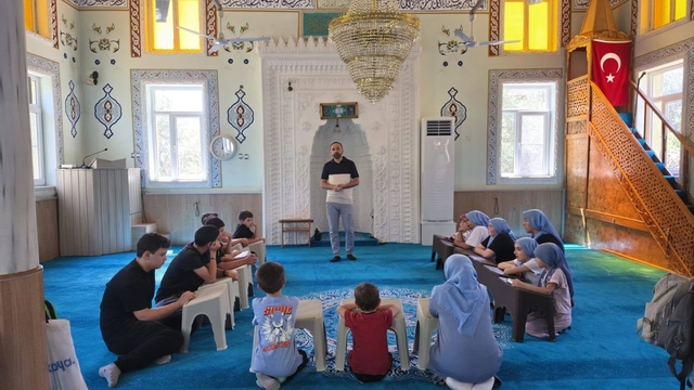 Kuyucak'ta Yaz Kur'an Kursu öğrencilerine rehberlik seminerleri