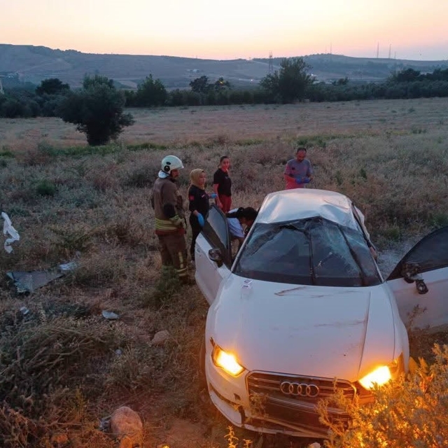 İskenderun'da otomobil tarlaya uçtu