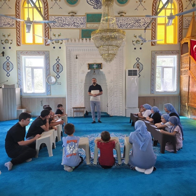 Kuyucak'ta Yaz Kur'an Kursu öğrencilerine rehberlik seminerleri