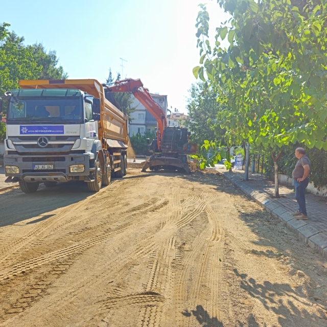 Aydın Büyükşehir'den 17 ilçede eş zamanlı yol seferberliği